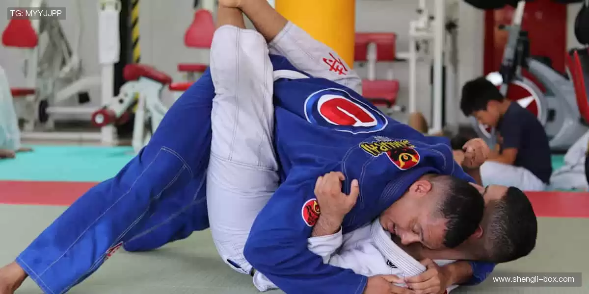 装备控的天堂，专业与潮流并存！🎯🎁